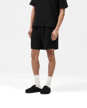 Shorts med stickade paneler